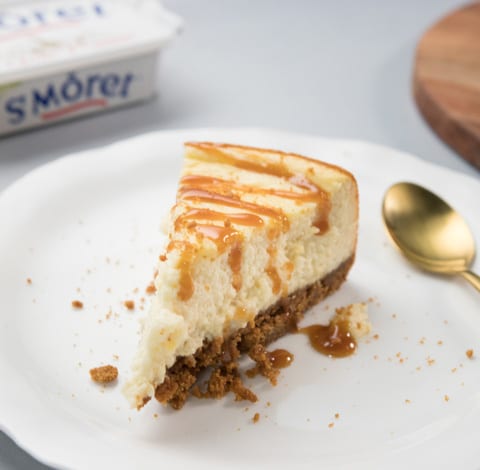 Cheesecake met St. Môret, speculaasbodem en karameltopping